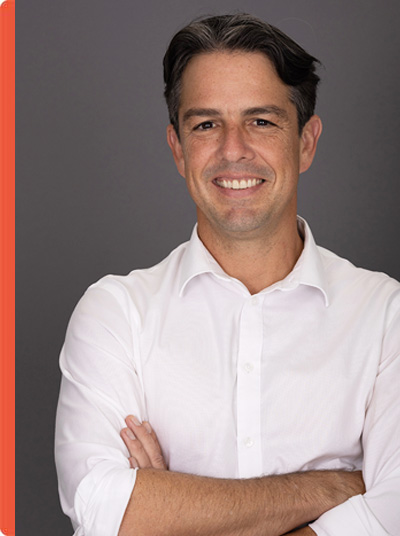 LFI HeadshotsTall AxelC